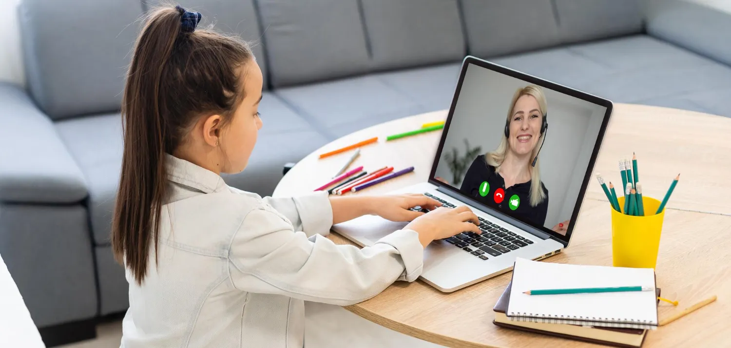 Teacher conducting lesson for little children at language school